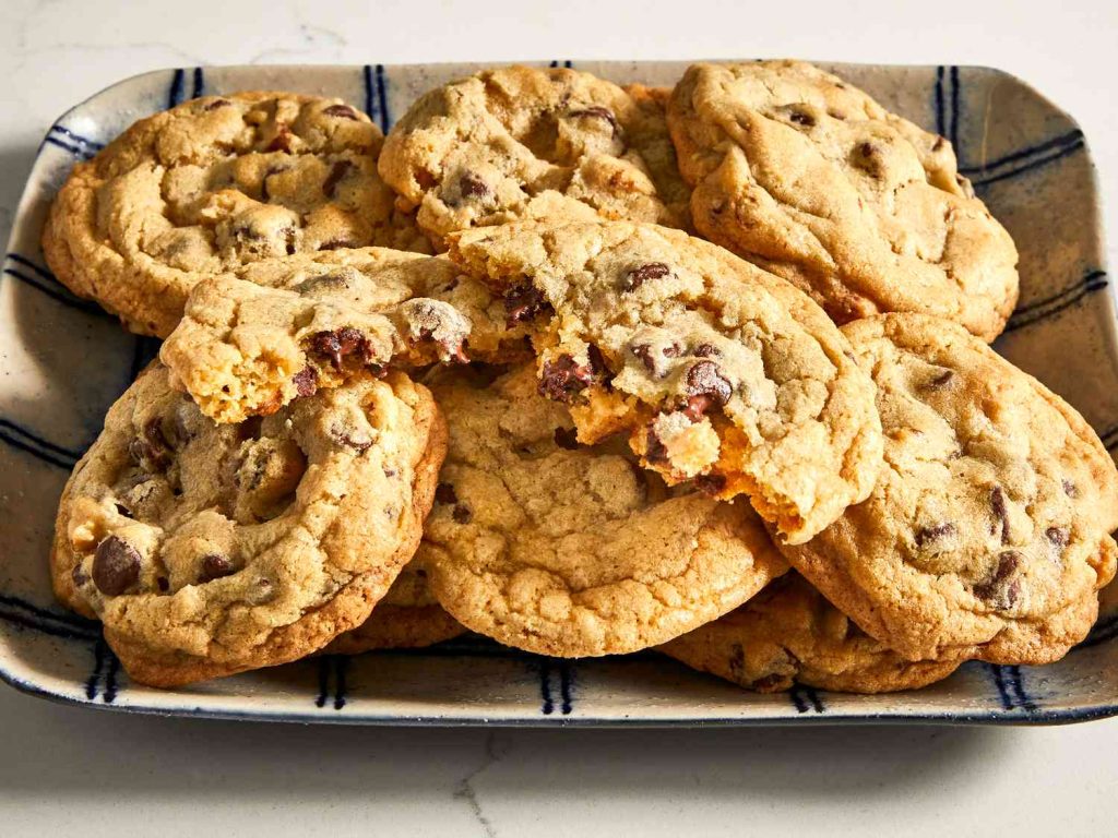 Delicious and Irresistible Chocolate Chip Cookies