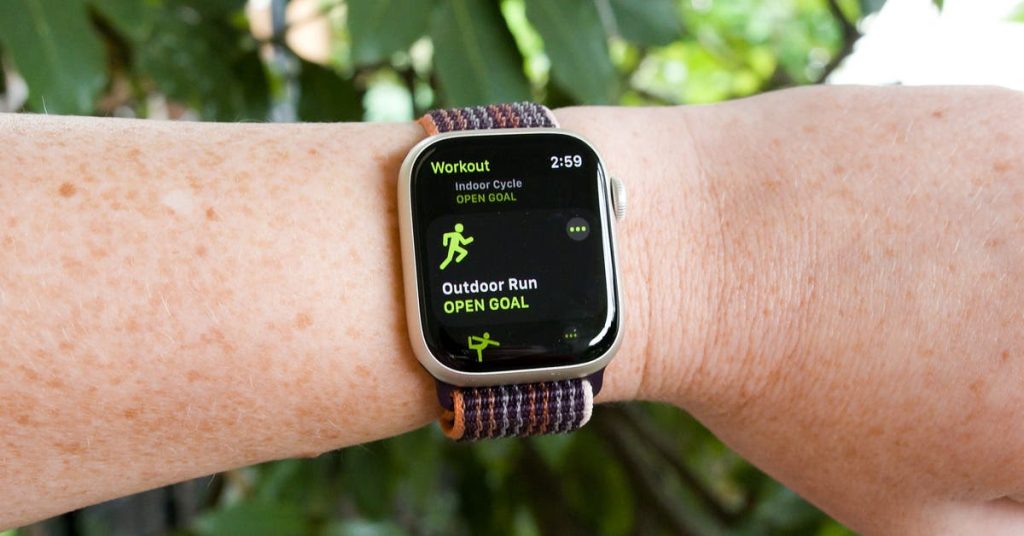 The Ultimate Guide to Choosing a Smart Watch for Fitness Enthusiasts